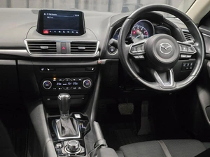 Седан Mazda Axela 2018 года, 1399000 рублей, Красноярск