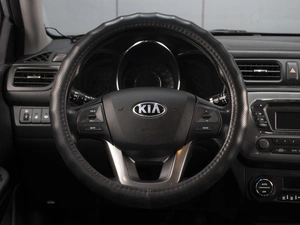 Седан Kia Rio 2013 года, 1155000 рублей, Омск