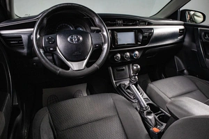Седан Toyota Corolla 2014 года, 1099000 рублей, Сургут
