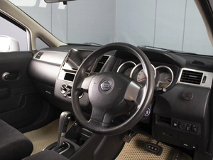 Седан Nissan Tiida 2011 года, 730000 рублей, Омск