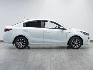 Седан Kia Rio 2017 года, 1299000 рублей, Саратов
