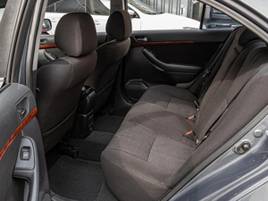 Седан Toyota Avensis 2004 года, 678000 рублей, Краснодар