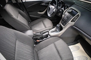 Хетчбэк Opel Astra 2011 года, 649000 рублей, Сургут