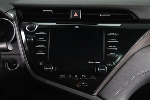 Седан Toyota Camry 2020 года, 2799000 рублей, Сургут