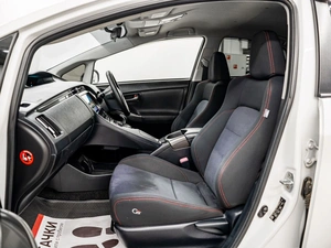 Лифтбек Toyota Prius 2012 года, 1350000 рублей, Красноярск