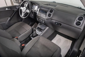 Внедорожник Volkswagen Tiguan 2013 года, 899000 рублей, Томск
