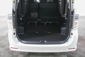 Минивэн Toyota Voxy 2013 года, 2069000 рублей, Кемерово