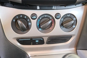 Хетчбэк Ford Focus 2012 года, 829000 рублей, Омск