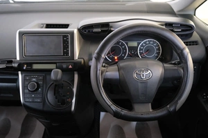 Минивэн Toyota Wish 2009 года, 1379000 рублей, Омск