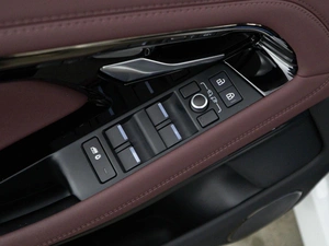 Внедорожник Land Rover Range Rover Evoque 2024 года, 5376444 рублей, Москва