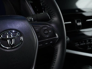 Седан Toyota Camry 2023 года, 3999050 рублей, Москва