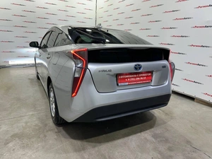 Лифтбек Toyota Prius 2016 года, 1295000 рублей, Красноярск