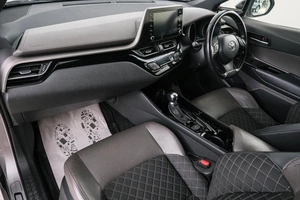 Внедорожник Toyota C-HR 2019 года, 2299000 рублей, Красноярск
