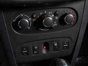 Седан Renault Logan 2017 года, 859000 рублей, Воронеж