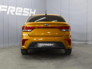 Седан Kia Rio 2017 года, 1150000 рублей, Омск