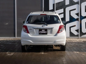 Хетчбэк Toyota Vitz 2011 года, 855000 рублей, Краснодар