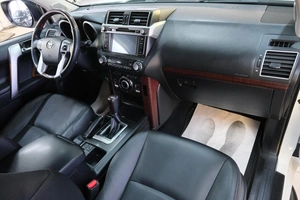 Внедорожник Toyota Land Cruiser Prado 2015 года, 4519000 рублей, Омск