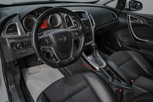 Хетчбэк Opel Astra GTC 2013 года, 1029000 рублей, Челябинск