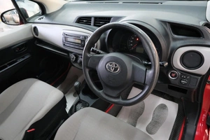 Хетчбэк Toyota Vitz 2011 года, 849000 рублей, Омск