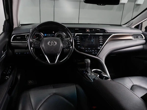 Седан Toyota Camry 2018 года, 2450000 рублей, Тюмень