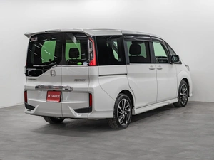 Минивэн Honda Stepwgn Spada 2017 года, 2100000 рублей, Красноярск