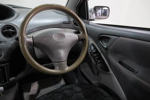 Седан Toyota Platz 2000 года, 379000 рублей, Новокузнецк