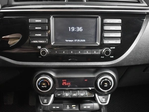 Седан Kia Rio 2017 года, 1183100 рублей, Казань