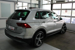 Внедорожник Volkswagen Tiguan 2016 года, 2450000 рублей, Красноярск