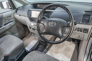 Минивэн Toyota Voxy 2003 года, 1139000 рублей, Челябинск