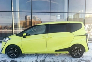 Минивэн Toyota Sienta 2017 года, 1200000 рублей, Красноярск
