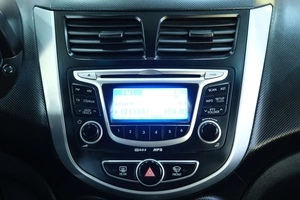 Седан Hyundai Solaris 2013 года, 969000 рублей, Омск