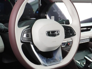 Внедорожник Geely Monjaro 2024 года, 3990000 рублей, Воронеж