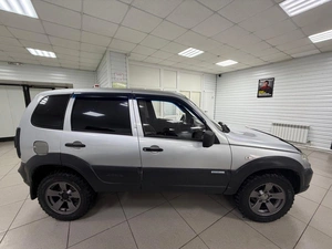 Внедорожник Chevrolet Niva 2011 года, 350000 рублей, Ачинск