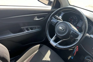 Седан Kia Rio 2017 года, 1300000 рублей, Солонцы