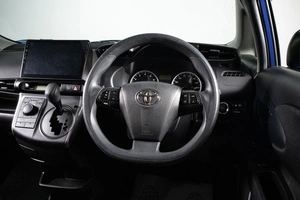Минивэн Toyota Wish 2015 года, 2189000 рублей, Сургут