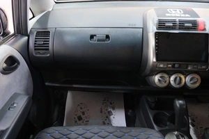 Хетчбэк Honda Fit 2006 года, 629000 рублей, Омск