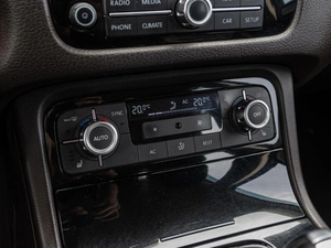 Внедорожник Volkswagen Touareg 2011 года, 2100000 рублей, Краснодар