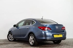 Седан Opel Astra 2014 года, 689000 рублей, Сургут