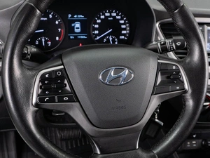 Седан Hyundai Solaris 2017 года, 1349000 рублей, Тюмень