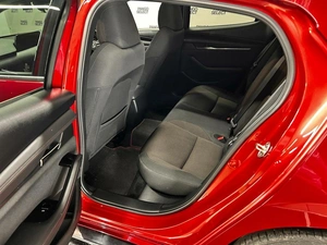 Хетчбэк Mazda 3 2019 года, 1612000 рублей, Красноярск