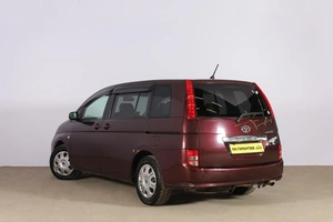 Минивэн Toyota Isis 2006 года, 839000 рублей, Новосибирск