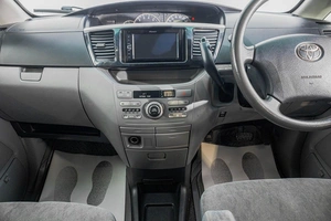 Минивэн Toyota Voxy 2005 года, 1319000 рублей, Барнаул