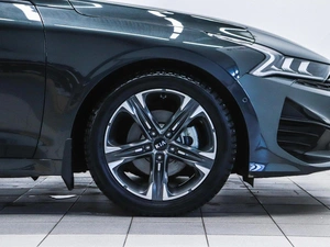 Седан Kia K5 2020 года, 2650000 рублей, Красноярск