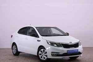 Седан Kia Rio 2015 года, 799000 рублей, Омск