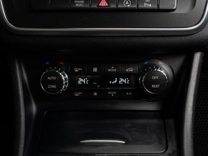 Седан Mercedes-benz CLA-класс 2015 года, 1999000 рублей, Тюмень