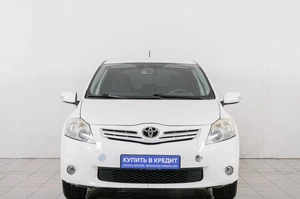 Хетчбэк Toyota Auris 2010 года, 879000 рублей, Красноярск