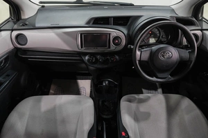 Хетчбэк Toyota Vitz 2013 года, 699000 рублей, Новокузнецк
