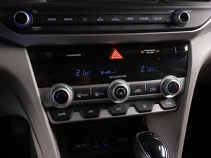 Седан Hyundai Elantra 2020 года, 1525000 рублей, Красный Пахарь