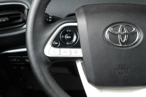 Лифтбек Toyota Prius 2017 года, 2489000 рублей, Тюмень