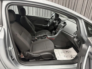 Хетчбэк Opel Astra GTC 2012 года, 870000 рублей, Красноярск
